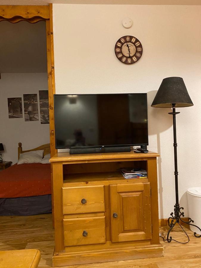 Skis Aux Pieds Station 1800 Dame Blanche *