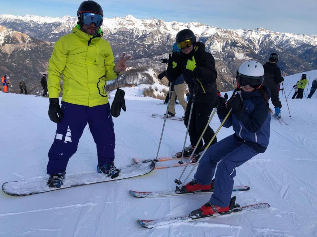 Skis Aux Pieds Station 1800 Dame Blanche